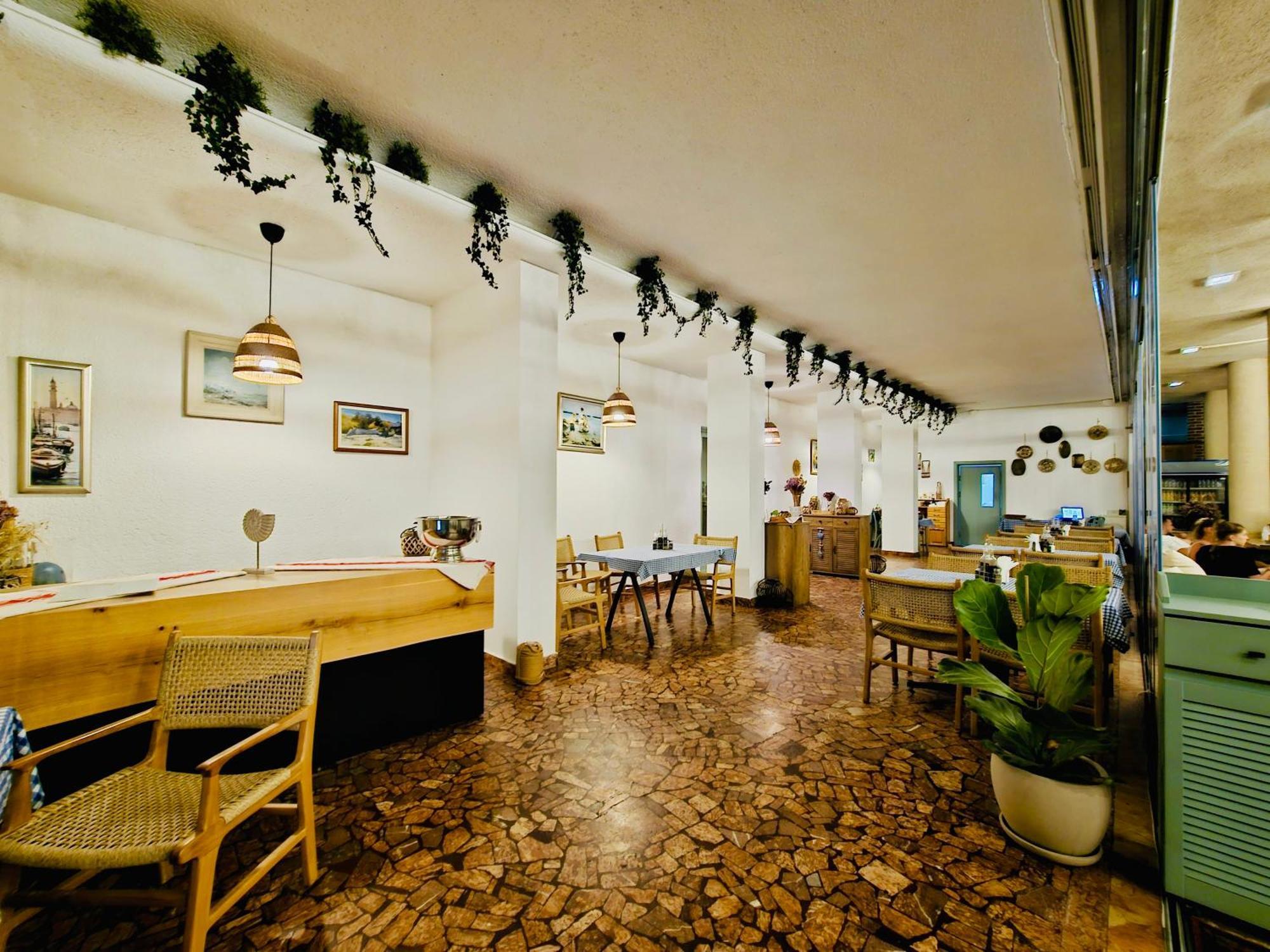 Hotel Carmen Eforie Nord Buitenkant foto